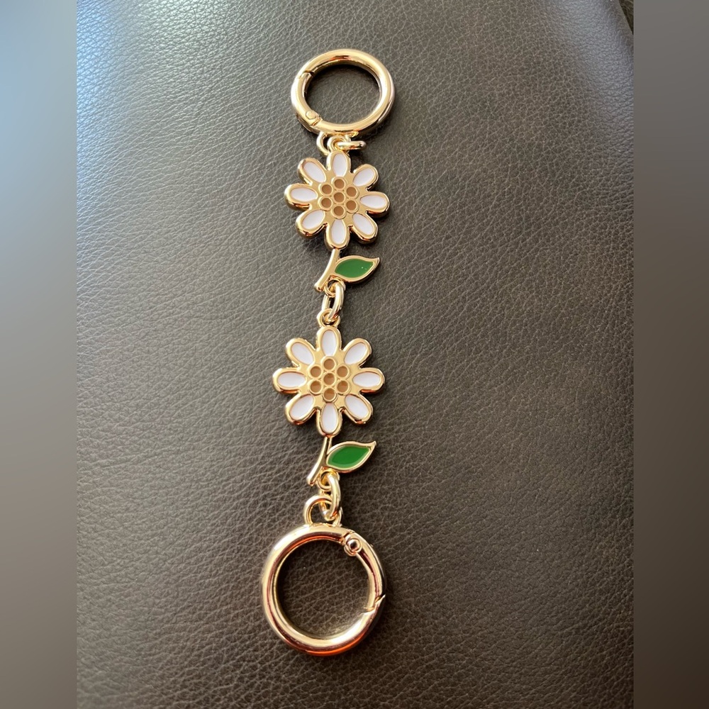 Purse Strap Extender With Daisy Flower and Gold Tone Hardware